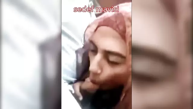 Красивая азерка делает минет соседу